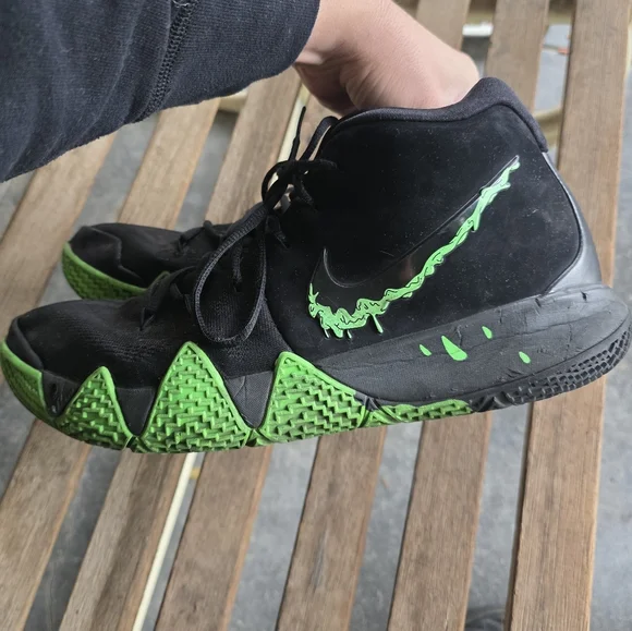 Nike Kyrie 4 Halloween - Picture 2 of 12